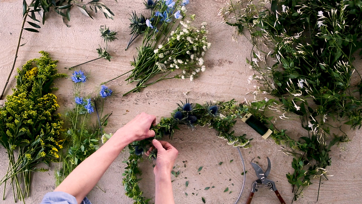 Video DIY Fresh Flower Wreaths Video Martha Stewart